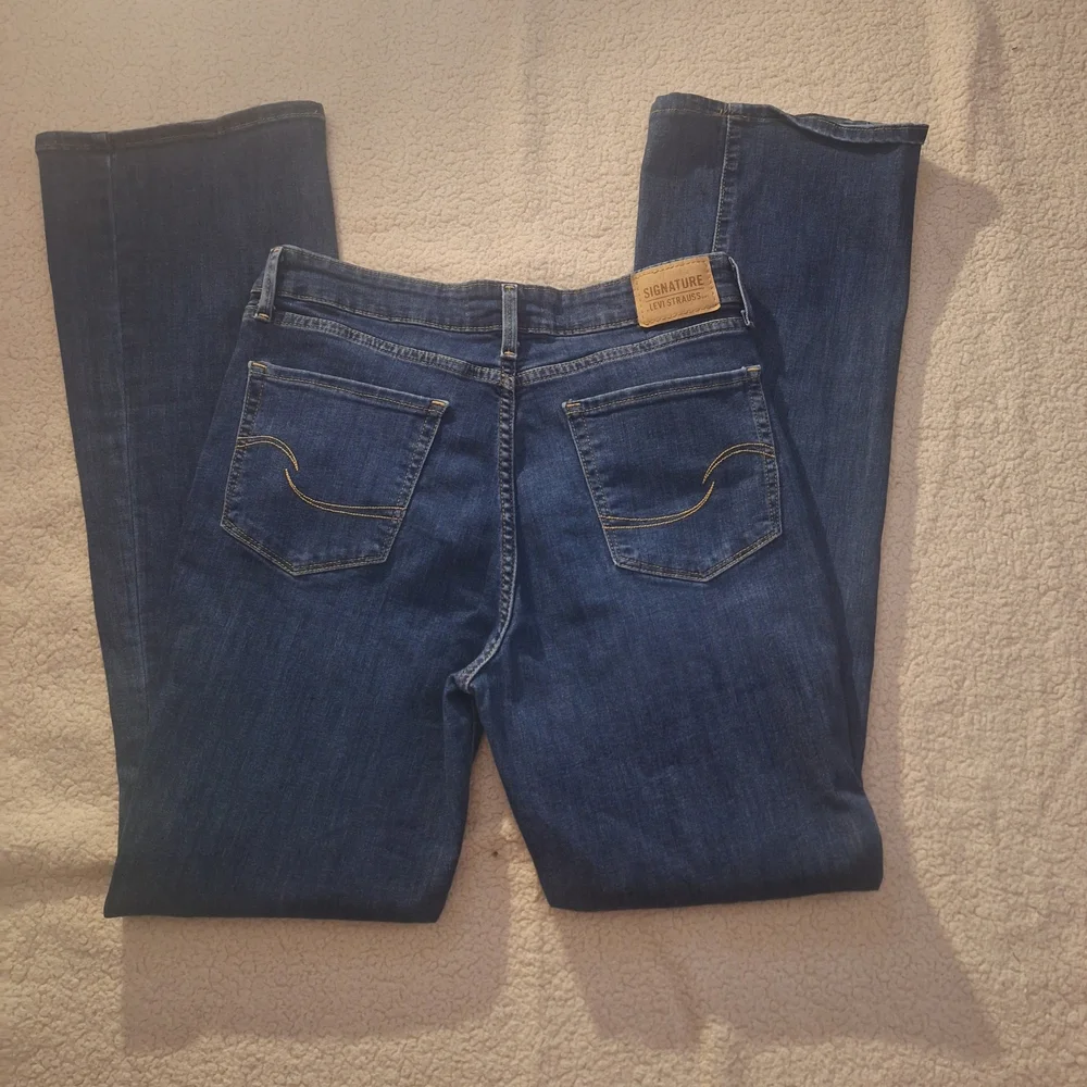 Signature by Levi Strauss Dark Blue Mid-rise Bootcut Jeans W30 L34
